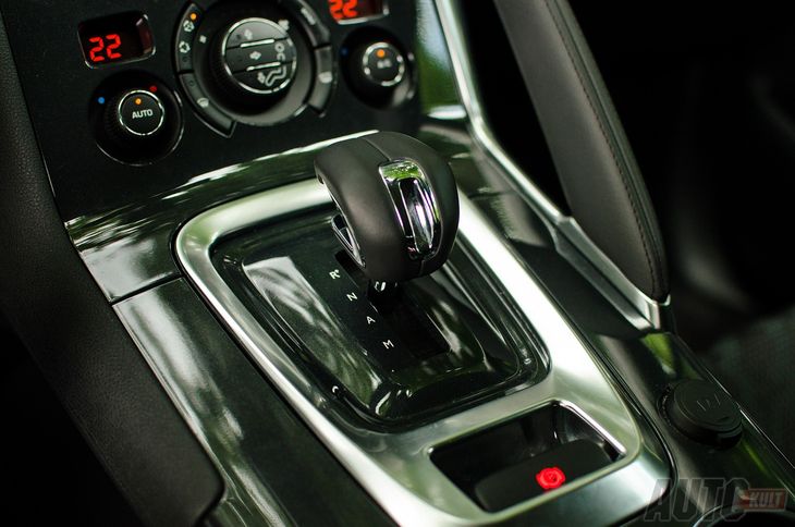 peugeot-3008-hybrid4-tes-239c324.jpg