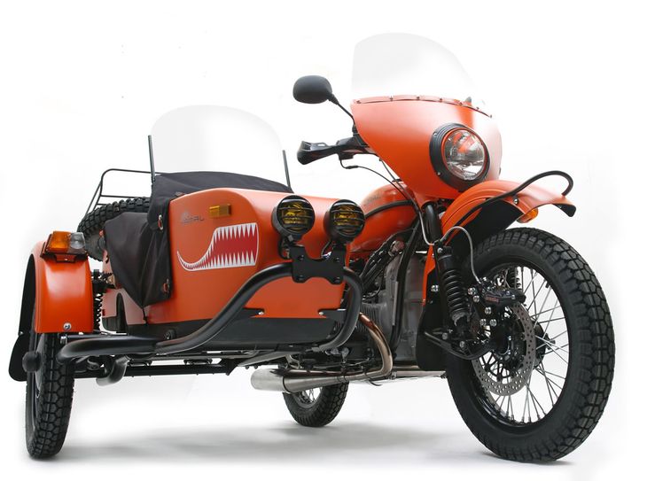 Ural Yamal — motocykl z wózkiem bocznym i podwójnymi halogenami, oparty na podzespołach z Urala Ranger z napędem na wózek boczny. Limitowana edycja przeznaczona wyłącznie na rynek amerykański.