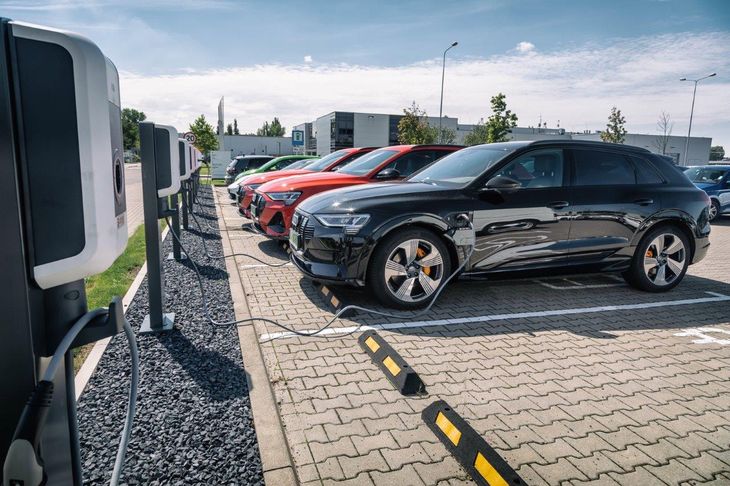 Parking z ładowarkami na terenie Volkswagen Group Polska