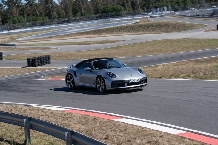 Porsche Panamera po liftingu udowadnia, że wciąż można iść
