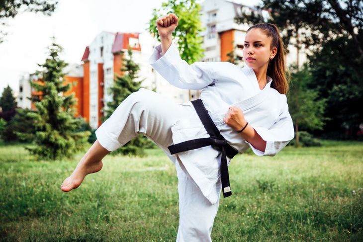 Zawodniczka uprawiająca karate