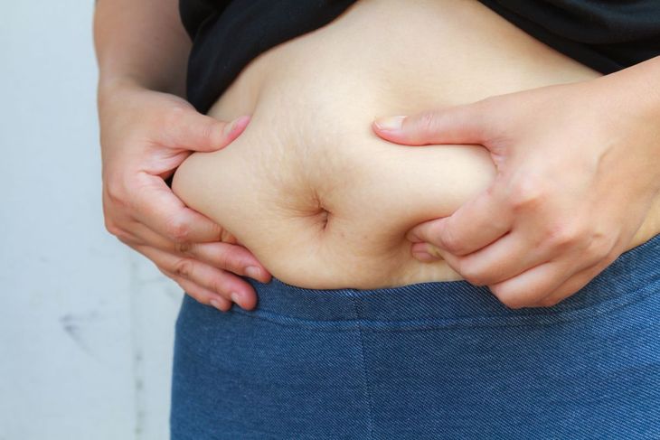 Tłuszcz na brzuchu kobiety