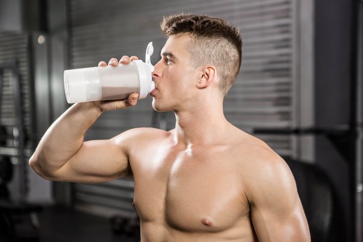 Shake proteinowy to dobry sposób na dostarczenie organizmowi białka po treningu