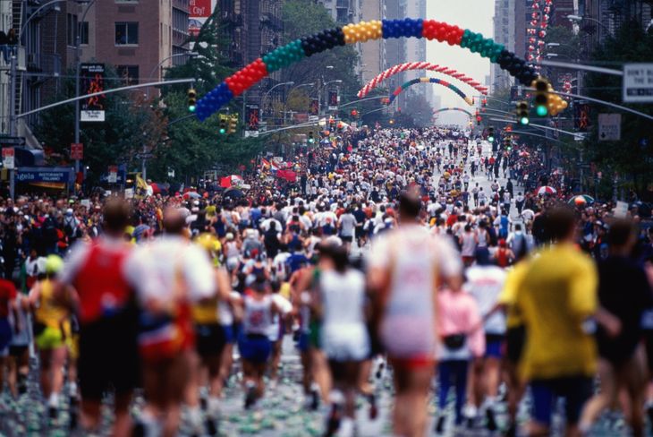 Biegacze podczas maratonu w Nowym Jorku