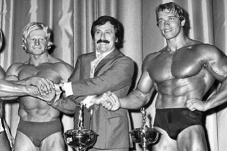 Po lewej stronie Dave Draper, po prawej Arnold Schwarzenegger