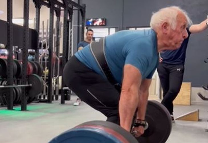 80-letni Magne podnosi sztangę ważącą 150 kg