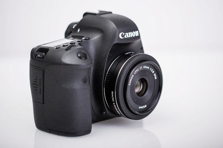 Canon EOS 6D z obiektywem Canon 40 mm f/2.8 STM