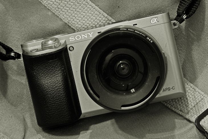 Sony a6000 z obiektywem Sony E PZ 16-50mm f/3.5-5.6 OSS