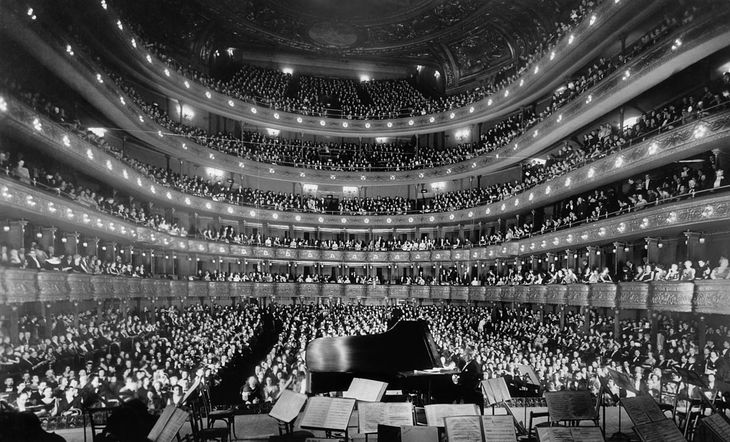 Tłumy nowojorczyków na koncercie Hofmanna w Metropolitan Opera House.