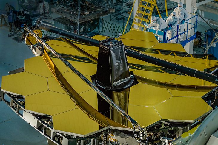 Tak wygląda główne zwierciadło Kosmicznego Teleskopu Jamesa Webba.