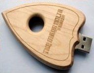 Obrazek: Pendrive w kształcie serca, na którym znajduje się album grupy Mars Volta