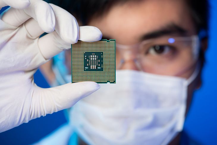 Zdjęcie Close-up portrait of a young computer engineer with microchip instead of his eye pochodzi z serwisu Shutterstock