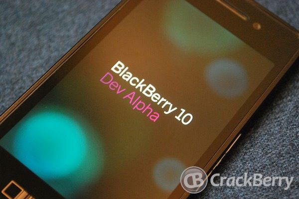 BlackBerry 10 Dev Alpha (fot. crackberry.com)