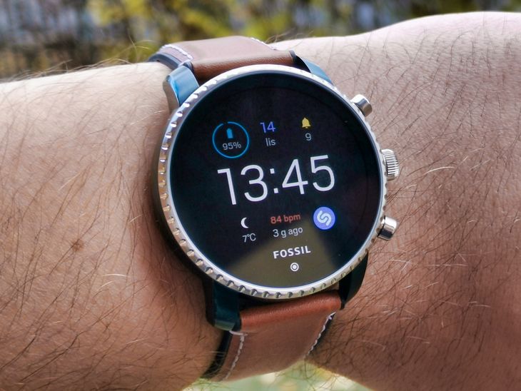 fossil q explorist cena