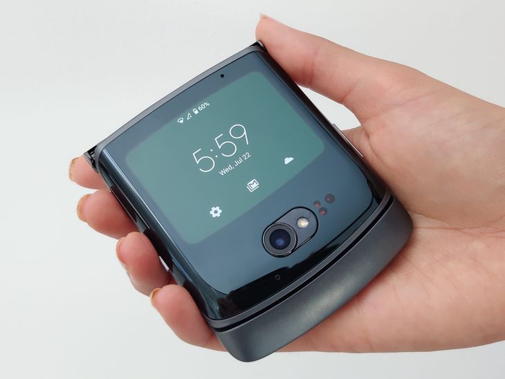 Нова серия Motorola razr 5G