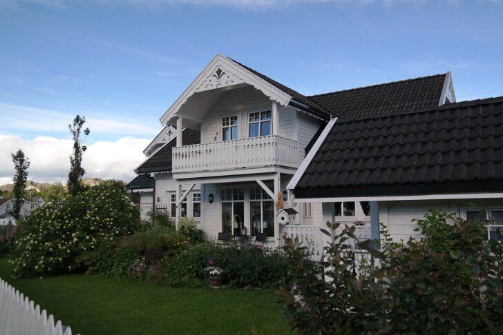 Drewniane balustrady na balkonie