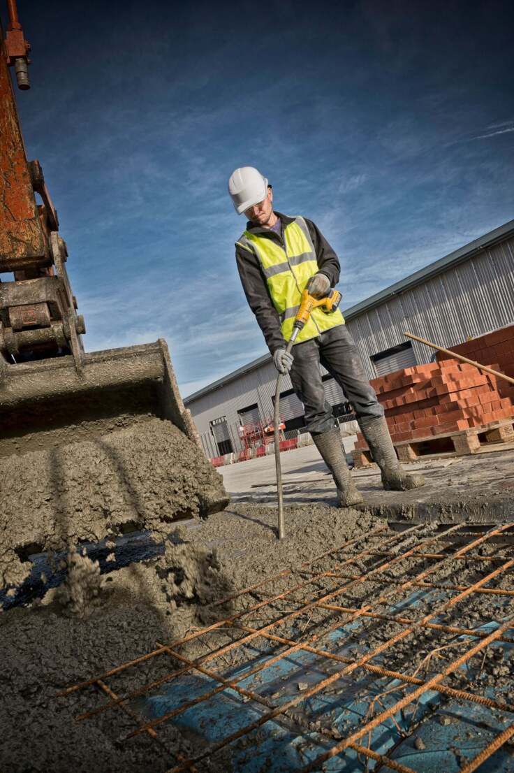 wibrujący wibrator do betonu