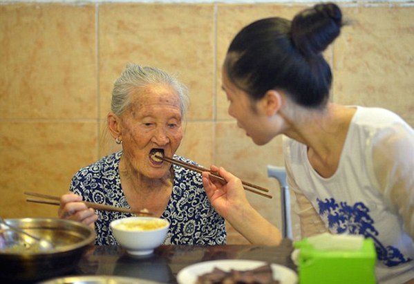 Caring Granddaughter Takes Grandma, 88, To Work Every Day