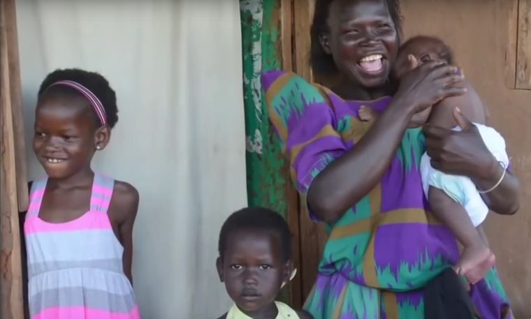Adoptowali dziewczynkę z Ugandy