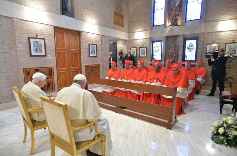 Najnowsze zdjęcia Benedykta XVI pojawiły się w sieci