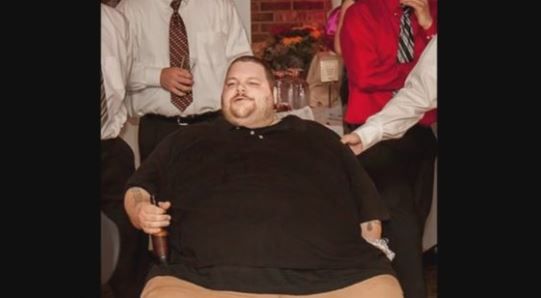 ciało człowieka który schudł 200 kilogramów