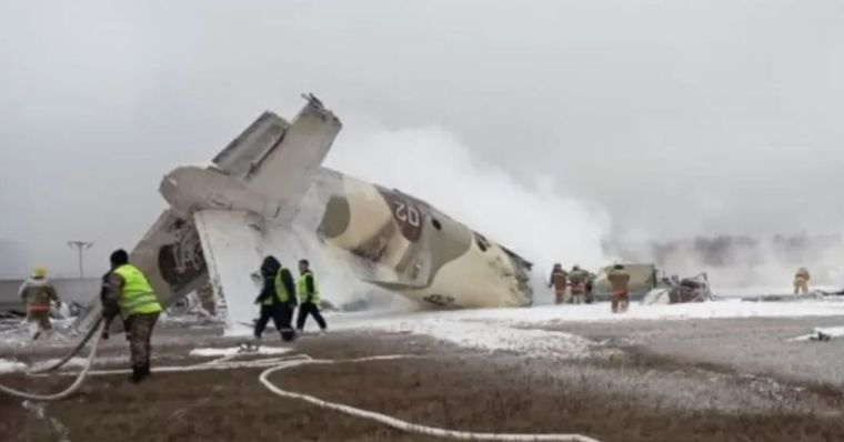 samolot roztrzaskał się przy lądowaniu