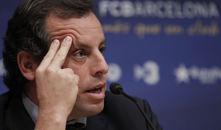 Sandro Rosell - bezpośrednia ofiara transferu Neymara.