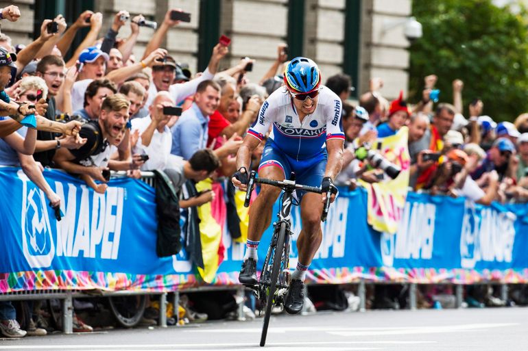 Peter Sagan wie, co to znaczy zderzyć się z motocyklem.