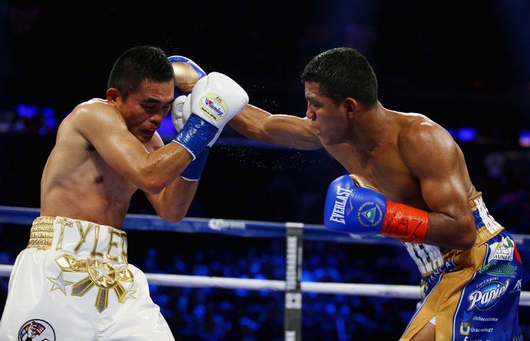 Roman Gonzalez (z prawej) walczy z Brianem Vilorią (Fot. AFP / Al Bello / Getty Images)