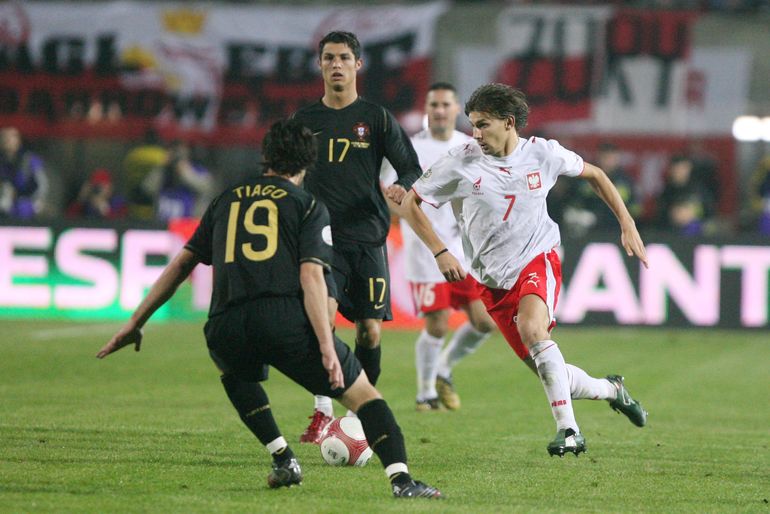 Euzebiusz Smolarek (z prawej)  podczas meczu Polska - Portugalia w 2006 roku