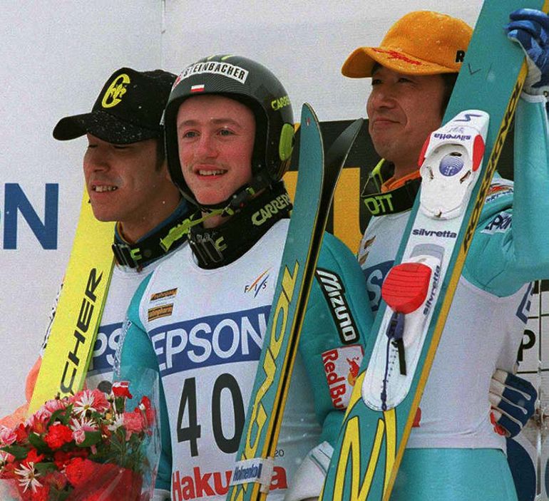 Podium próby przedolimpijskiej w Hakubie (od lewej: Kasai, Małysz, Harada). Rok później medal wywalczył jedynie Masahiko Harada