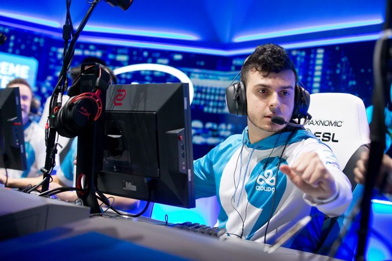 Tarik "tarik" Celik - zawodnik oraz prowadzący drużyny Cloud9.