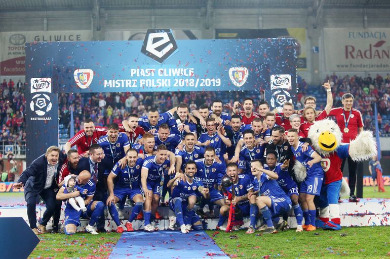 Piast Gliwice świętuje po ostatnim meczu z Lechem