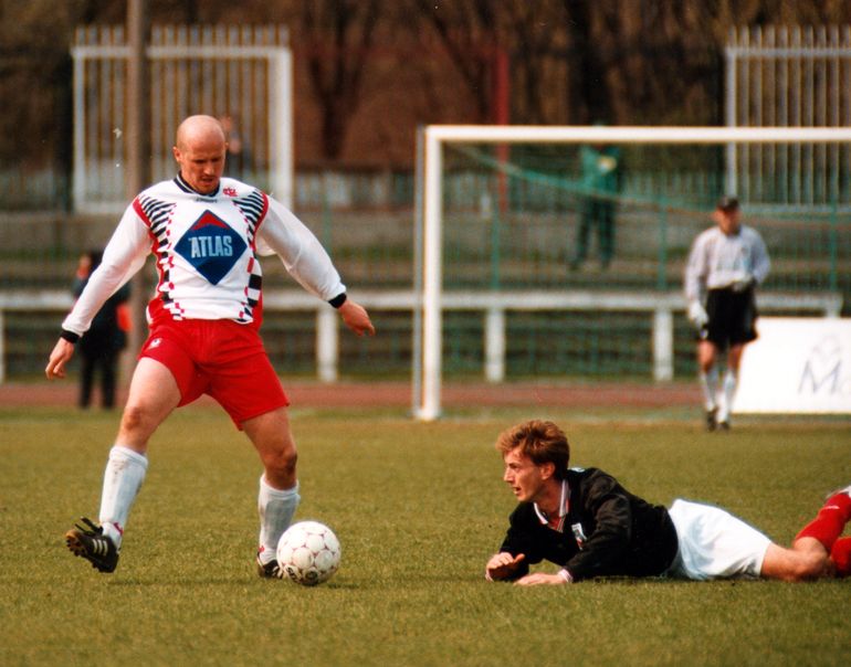 Tomasz Wieszczycki (z lewej) w trakcie meczu z Polonią Warszawa