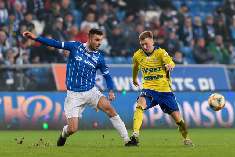 Djordje Crnomarković w meczu z Arką Gdynia (fot. PAP/Jakub Kaczmarczyk)