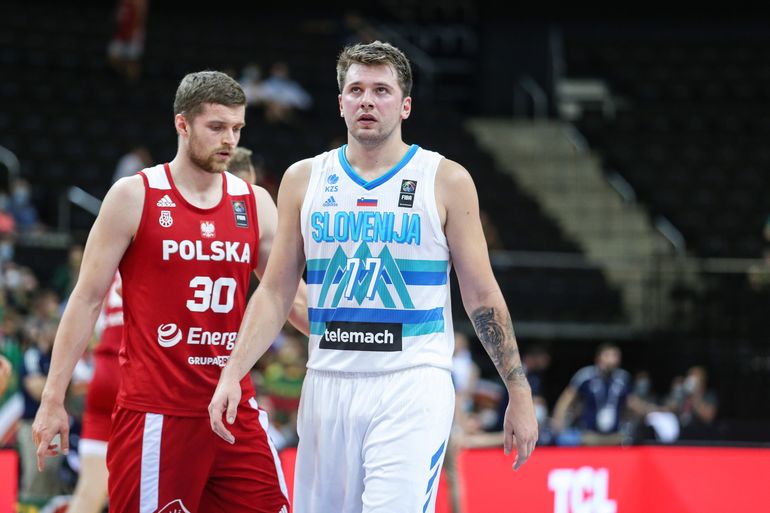 Luka Doncic (numer 77) i Jakub Garbacz (numer 30)