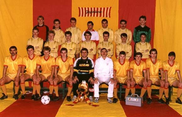 Jagiellonia Białystok w sezonie 1991/1992. Frankowski czwarty z prawej w dolnym rzędzie / fot. jagiellonia.neostrada.pl