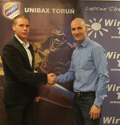 Tomasz Gollob po podpisaniu kontraktu z Unibaksem Toruń