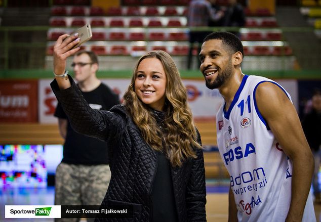 Świetny finisz Harrisa dał Rosie triumf nad Czarnymi