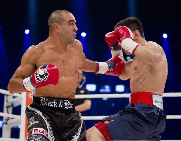 Sam Soliman (z lewej) w walce z Felixem Sturmem. Fot. Pixathlon/Newspix.pl