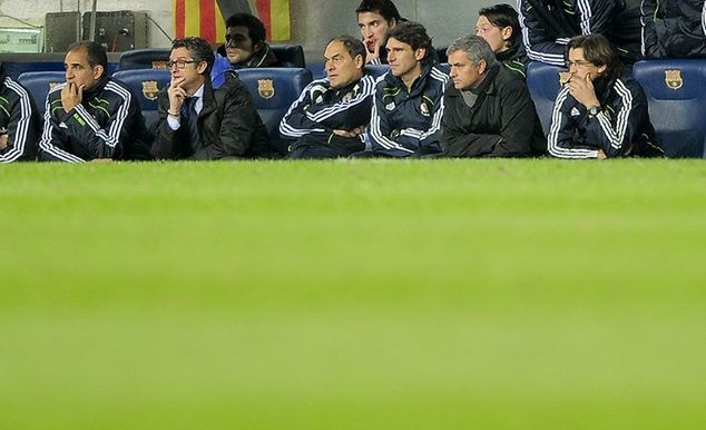 Mourinho przegrał na Camp Nou 0:5, ale później wyciągnął wnioski i przy kolejnej wizycie na Camp Nou Real wygrał 1:0 (fot. AFP)