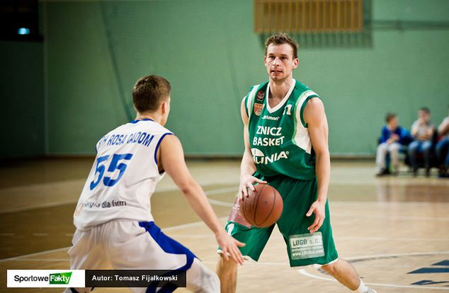 Damian Tokarski jest liderem Znicza