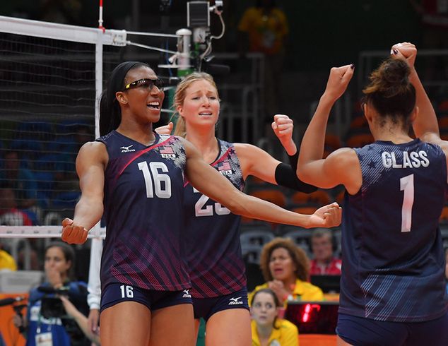 Foluke Akinradewo (nr 16) / Fot: FIVB