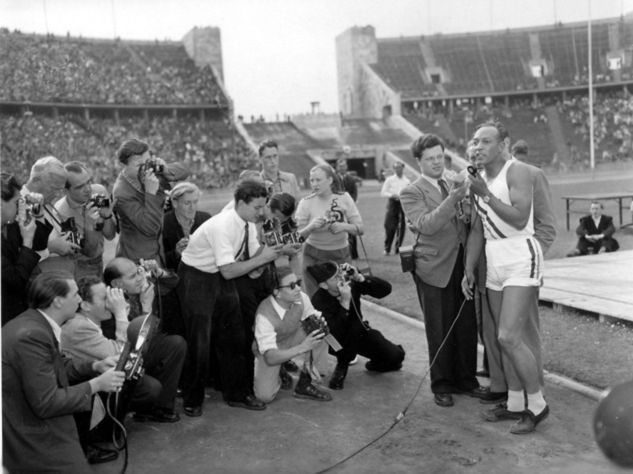 Fot. PAP/DPA/ na zdjęciu z prawej Jessie Owens