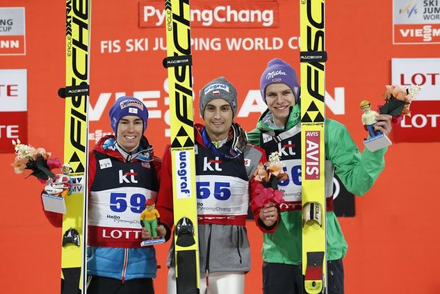 Najlepsza trójka czwartkowego konkursu PŚ w Pjongczang. Od lewej Stefan Kraft, Maciej Kot, Andreas Wellinger. Jak będzie wyglądać podium przyszłorocznych zawodów olimpijskich?