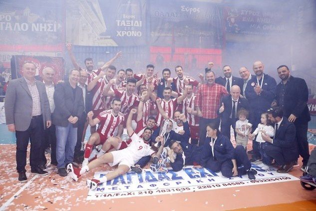 Olympiakos Pireus po zdobyciu Pucharu/ fot.www.osfp.gr