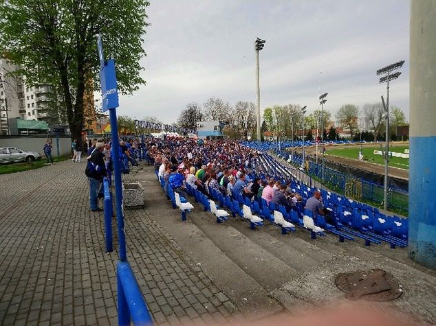 Na trybunach coraz więcej widzów