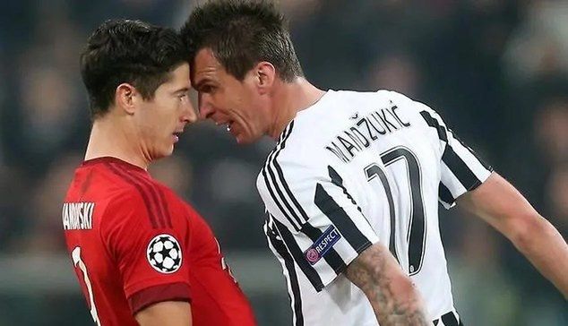 Robert Lewandowski i Mario Mandzukić / fot.: Piotr Kucza/Newspix.pl