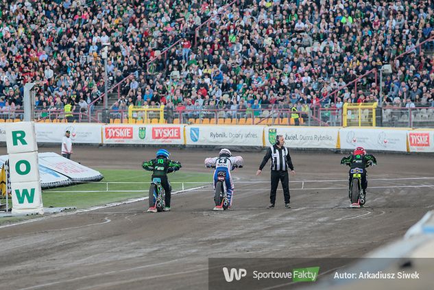 Pełny stadion w Rybniku