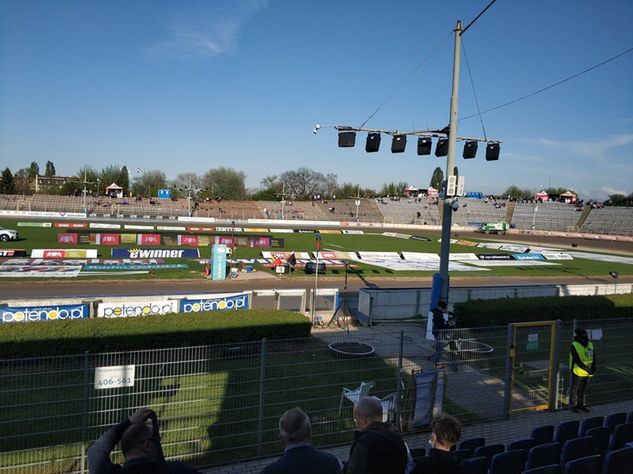 W Gdańsku słonecznie i ok. 15 stopni Celsjusza. Pierwsi kibice pojawiają się na stadionie